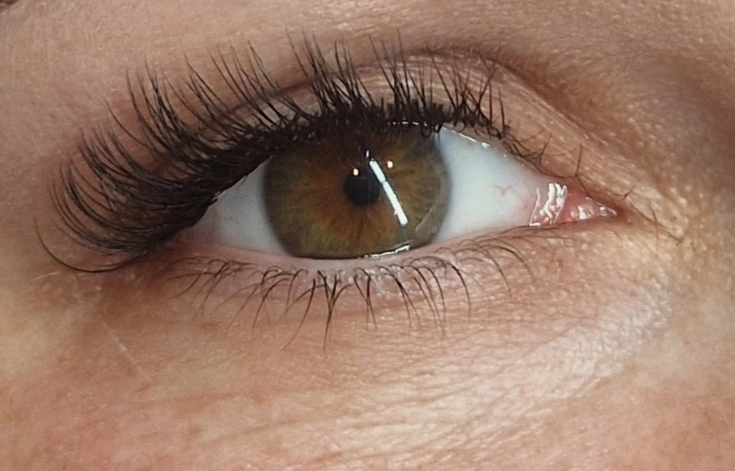 Classic 1:1: Wimpern vor und nach der Classic-1:1-Verlängerung